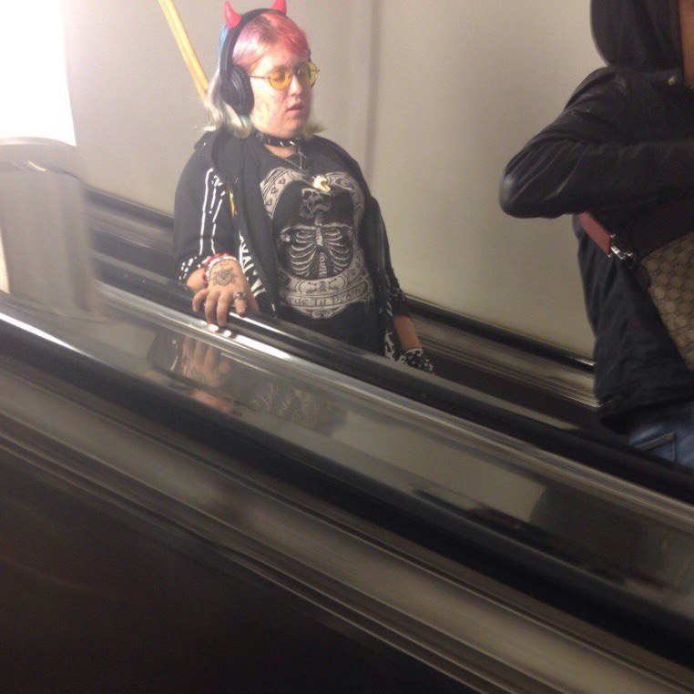 мода петербургского метро, мода метро, модники в транспорте, странные пассажиры метро 