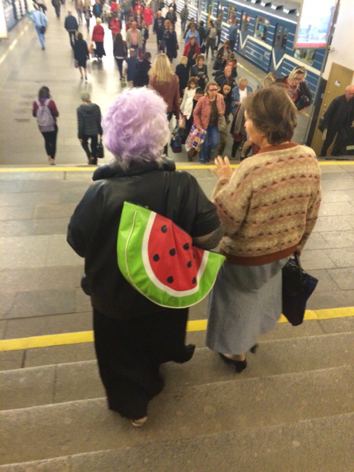 мода петербургского метро, мода метро, модники в транспорте, странные пассажиры метро 