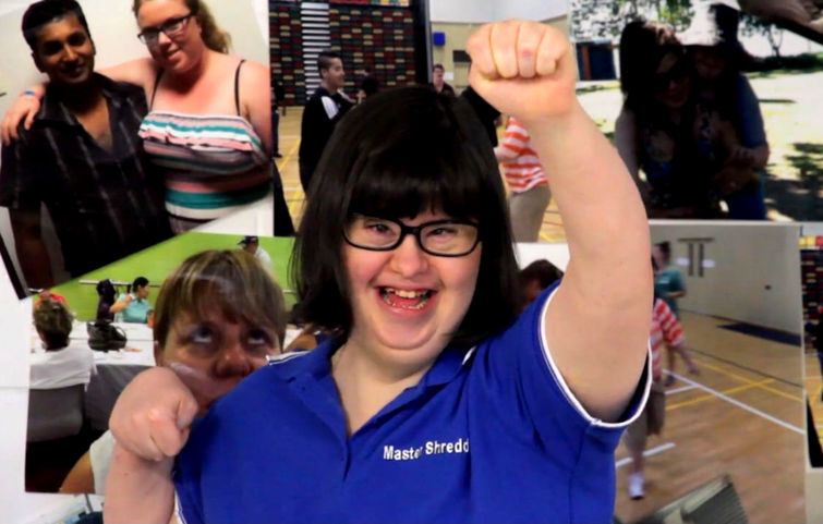 Идеальная работа для девушки с синдромом Дауна, которая не умеет читать и писать работа для девушки с синдромом дауна, девушка с синдромом дауна нашла работу, девушка не умеет читать и писать работа, девушка синдром дауна уничтожение докумен