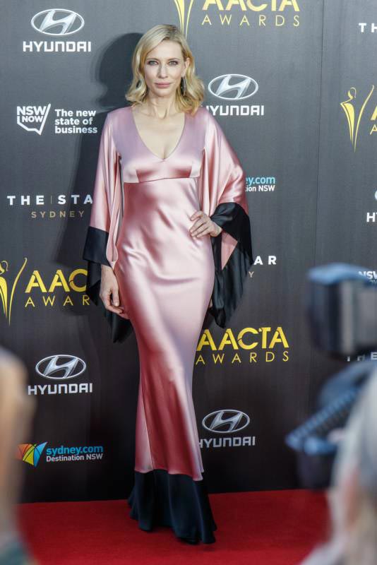 Самые нелепые и безвкусные наряды знаменитостей за первую половину февраля нелепые наряды голливудских знаменитостей, странные наряды звёзд