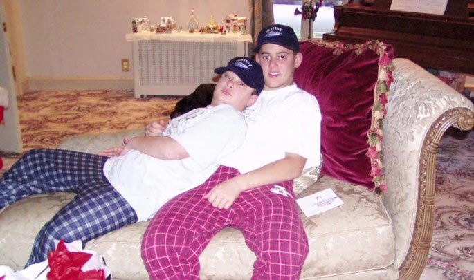 автомойка работают аутисты, отец позаботился о сыне аутисте, автомойка для аутистов, Rising Tide Car Wash, бизнес для аутистов