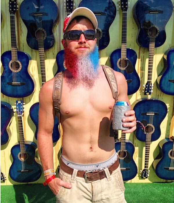 разноцветные бороды, парни красят бород, радужная борода, цветная борода