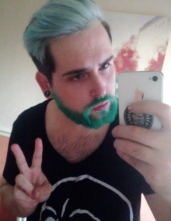 разноцветные бороды, парни красят бород, радужная борода, цветная борода