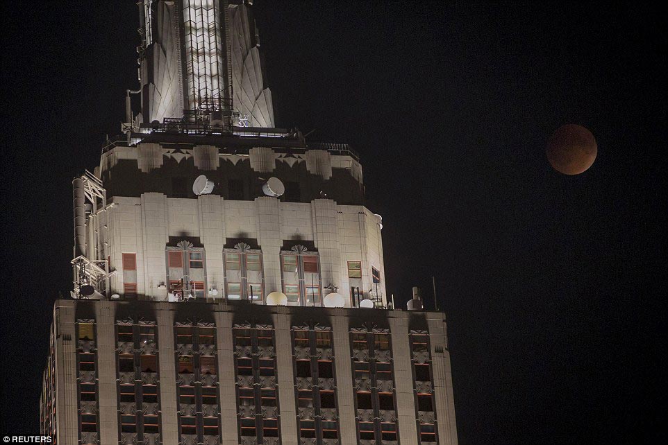 факты о кровавой супер луне, кровавая суперлуна, фотографии кровавой суперлуны из разных стран, кровавая супер луна в разных странах