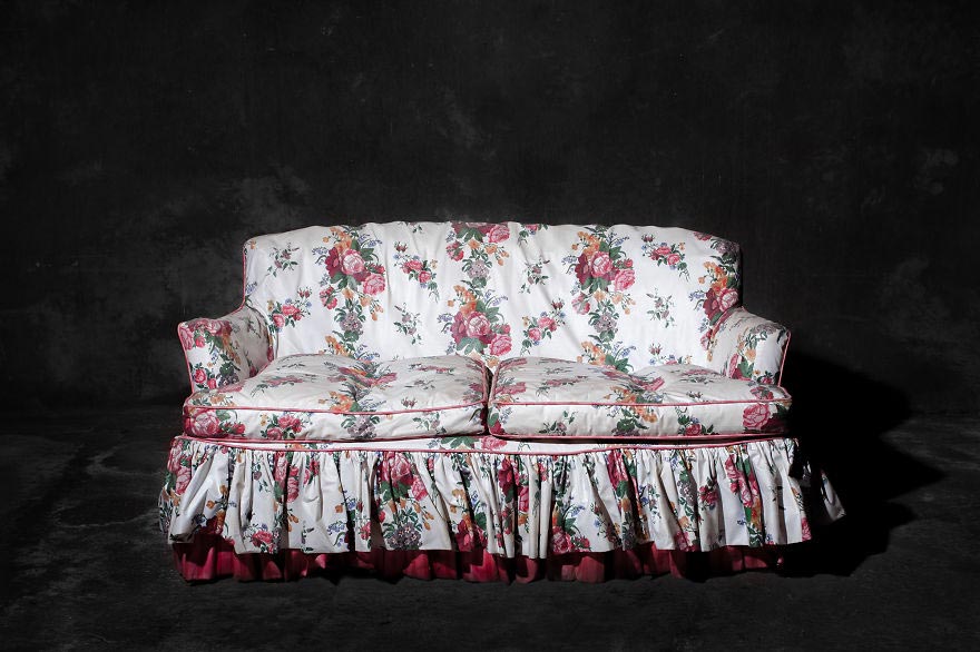 люди похожие на стулья, ожившая рухлядь, Хория Манолаке, Horia Manolache, стулья были людьми