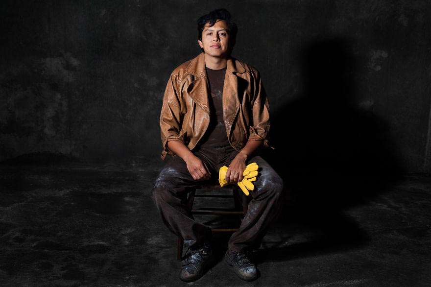 люди похожие на стулья, ожившая рухлядь, Хория Манолаке, Horia Manolache, стулья были людьми