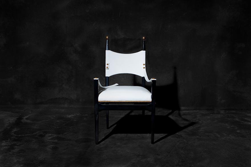 люди похожие на стулья, ожившая рухлядь, Хория Манолаке, Horia Manolache, стулья были людьми