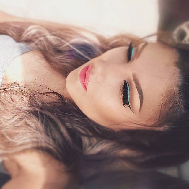 графичные стрелки, макияж 2015