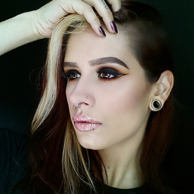 графичные стрелки, макияж 2015