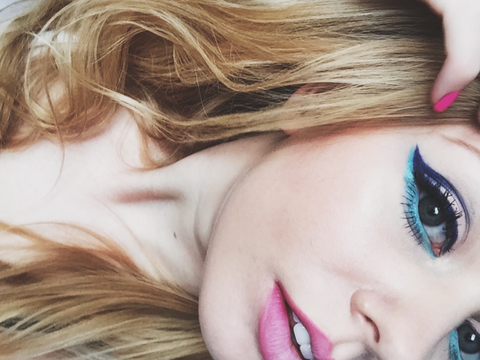 графичные стрелки, макияж 2015