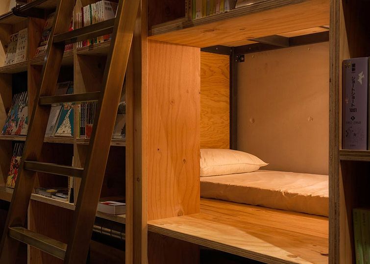 Book and Bed Tokyo, капсульный отель Япония, отель читать книги спать