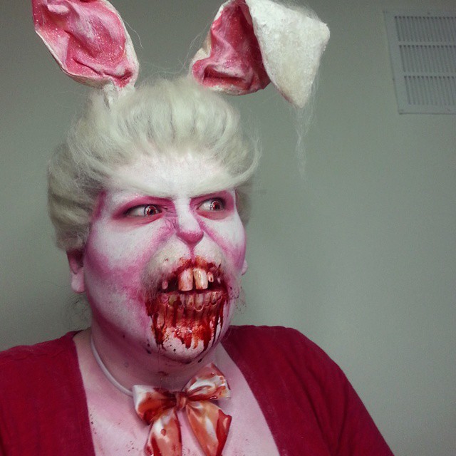 Энджи Девис – девушка способная перевоплотиться в кого угодно при помощи макияжа Энджи Девис, визажист превращает себя в монстров