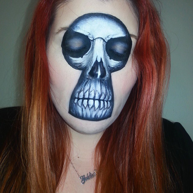 Энджи Девис – девушка способная перевоплотиться в кого угодно при помощи макияжа Энджи Девис, визажист превращает себя в монстров