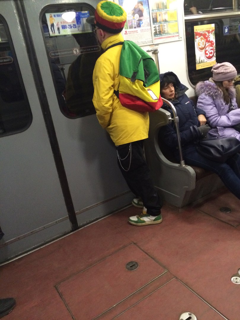 мода петербургского метро, мода метро, модники в транспорте, странные пассажиры метро 