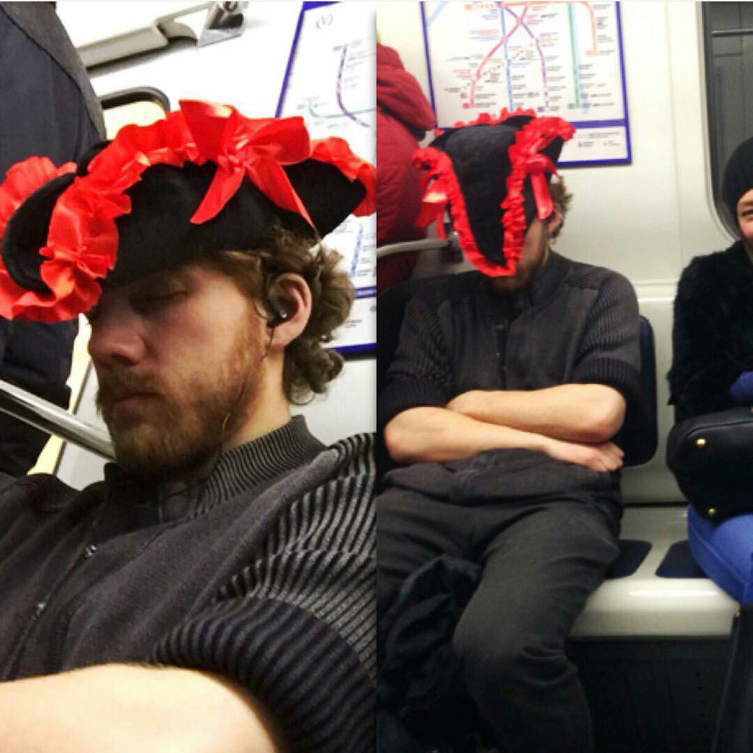 мода петербургского метро, мода метро, модники в транспорте, странные пассажиры метро 