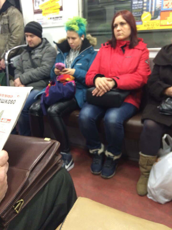 мода петербургского метро, мода метро, модники в транспорте, странные пассажиры метро 