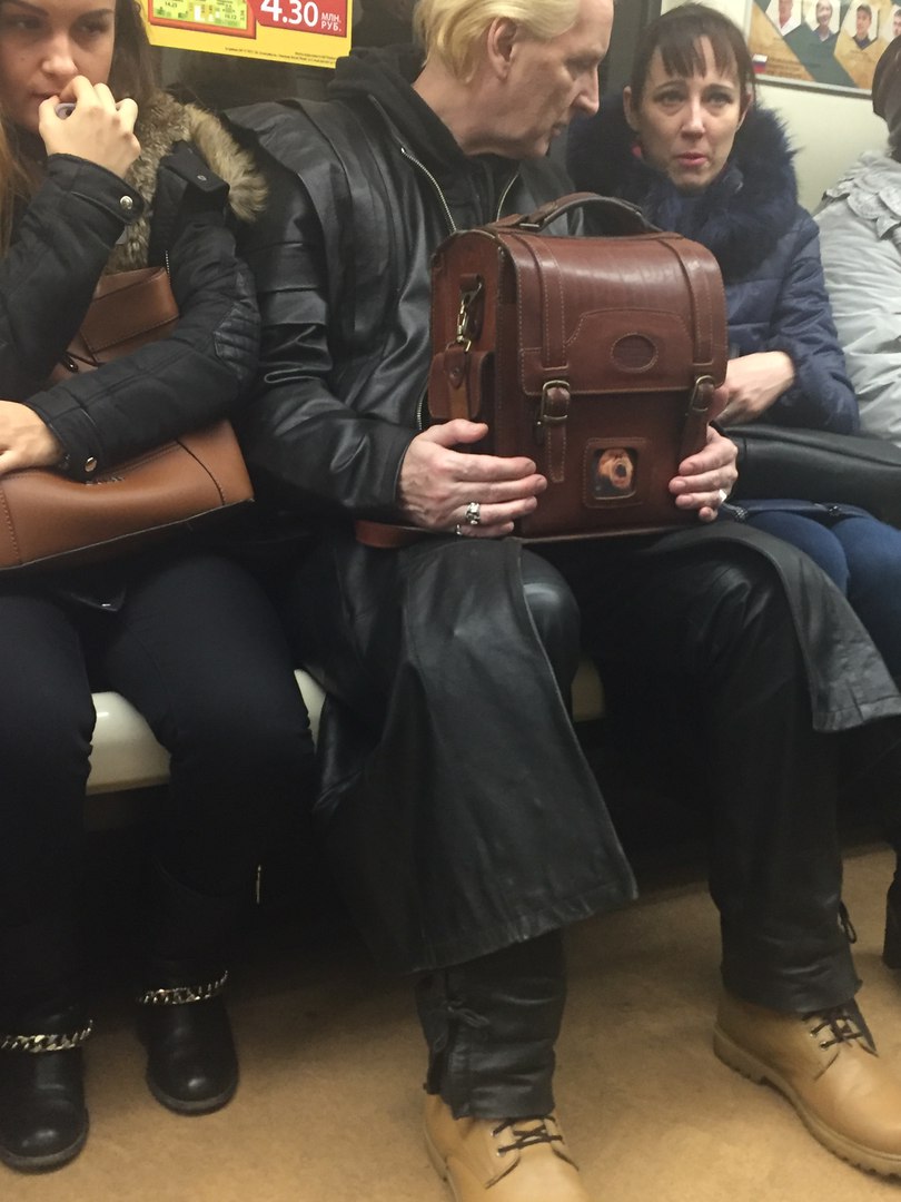мода петербургского метро, мода метро, модники в транспорте, странные пассажиры метро 