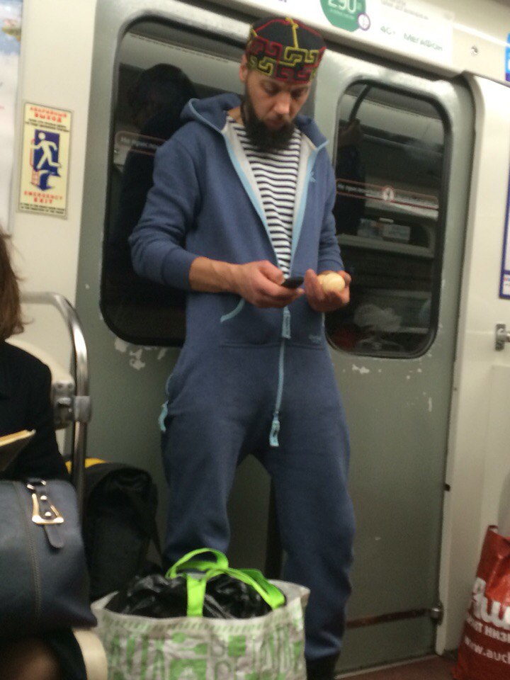 мода петербургского метро, мода метро, модники в транспорте, странные пассажиры метро 