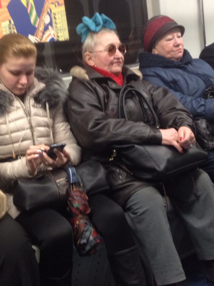 мода петербургского метро, мода метро, модники в транспорте, странные пассажиры метро 