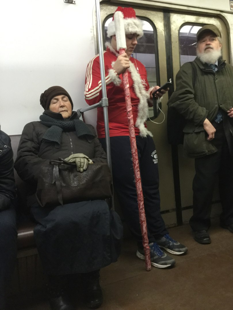 мода петербургского метро, мода метро, модники в транспорте, странные пассажиры метро 