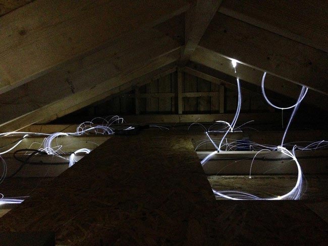 Парень построил сарай в саду и превратил его в настоящий мини-кинотеатр мини-кинотеатр, киносарайчик, маленький кинотеатр, кинотеатр своими руками, постройка кинотеатра, как построить маленький кинотеатр