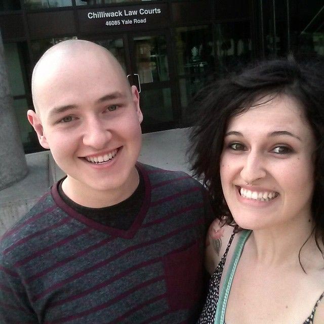 #divorceselfie, селфи после развода, фото сразу после развода, улыбаются после развода, счастливые фото после развода