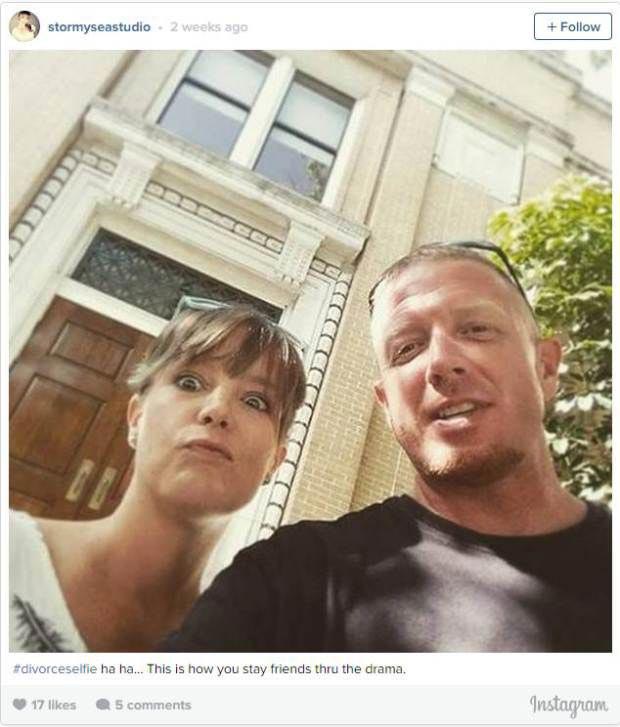 #divorceselfie, селфи после развода, фото сразу после развода, улыбаются после развода, счастливые фото после развода