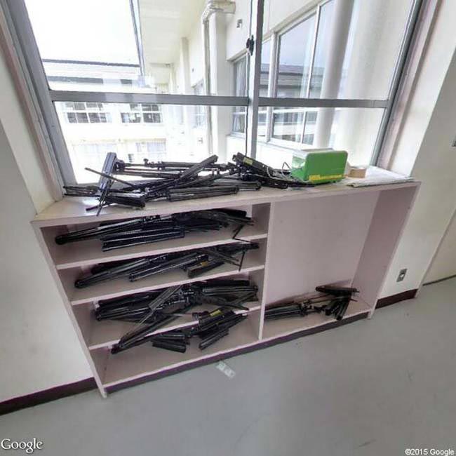 заброшенная школа в Намиэ, заброшенная японская школа, внутри школы Намиэ, внутри школы после Фукусимы