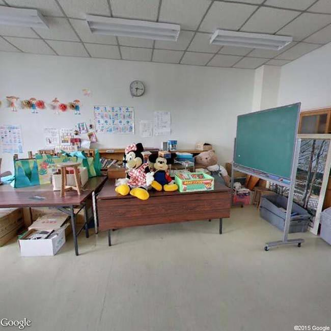 заброшенная школа в Намиэ, заброшенная японская школа, внутри школы Намиэ, внутри школы после Фукусимы