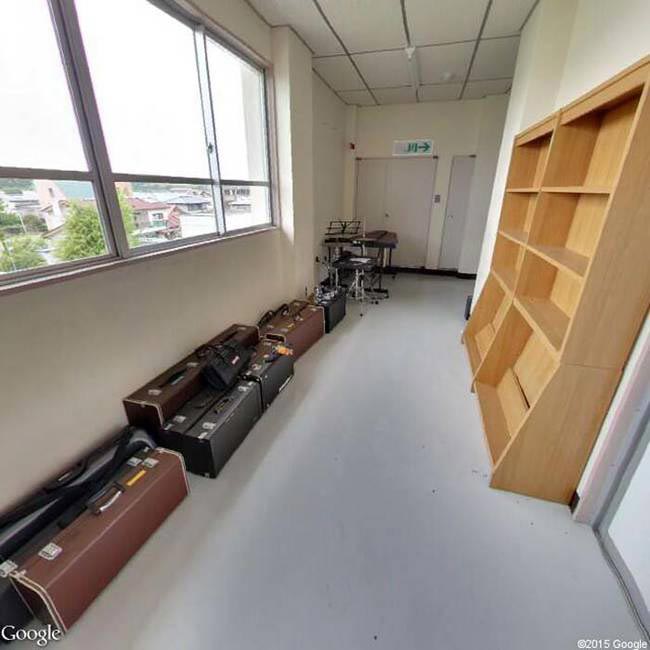 заброшенная школа в Намиэ, заброшенная японская школа, внутри школы Намиэ, внутри школы после Фукусимы