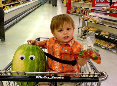 16 гениальных способов, которые помогут отвлечь вашего ребёнка в магазине чем занять ребёнка в магазине, как отвлечь ребёнка в магазине