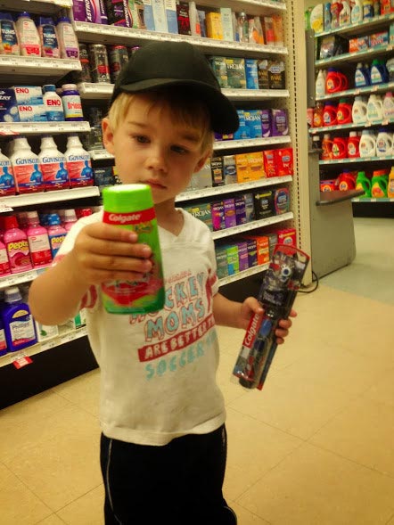 16 гениальных способов, которые помогут отвлечь вашего ребёнка в магазине чем занять ребёнка в магазине, как отвлечь ребёнка в магазине