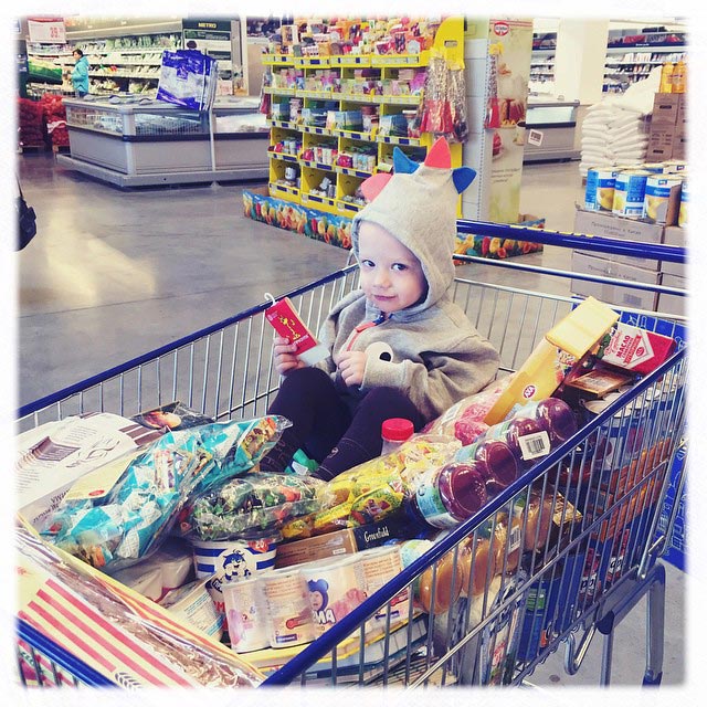 16 гениальных способов, которые помогут отвлечь вашего ребёнка в магазине чем занять ребёнка в магазине, как отвлечь ребёнка в магазине