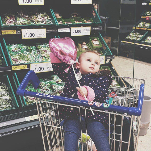 16 гениальных способов, которые помогут отвлечь вашего ребёнка в магазине чем занять ребёнка в магазине, как отвлечь ребёнка в магазине