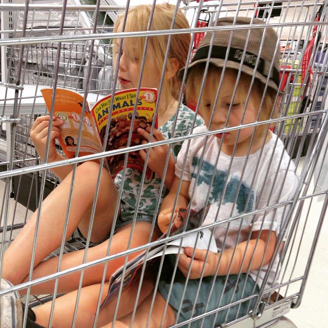 16 гениальных способов, которые помогут отвлечь вашего ребёнка в магазине чем занять ребёнка в магазине, как отвлечь ребёнка в магазине