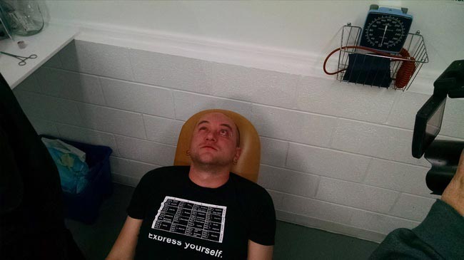 Настоящие биохакеры: теперь люди могут изменять свои глаза, чтобы лучше видеть в темноте Хлорин е6, Chlorin e6, СЕ6, улучшить ночное зрение, позволяет видеть в темноте, Габриэль Лисина, Gabriel Licina, эксперимент улучшение ночного зрения