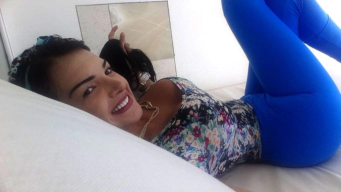 Алера Авендаро, Aleira Avendaro, Алера Авендаро талия, модель носит корсет для талии