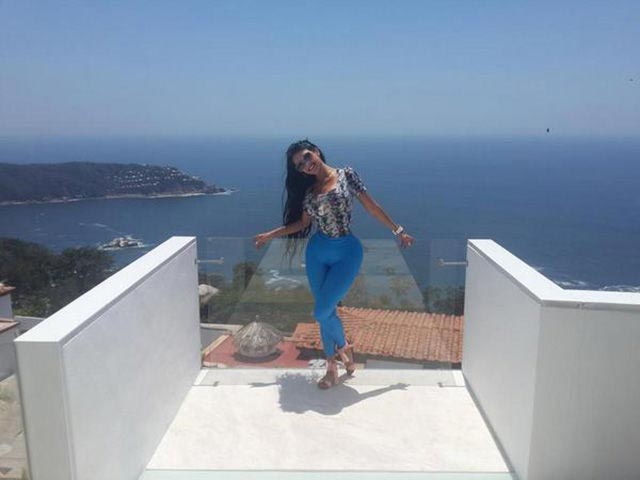 Алера Авендаро, Aleira Avendaro, Алера Авендаро талия, модель носит корсет для талии