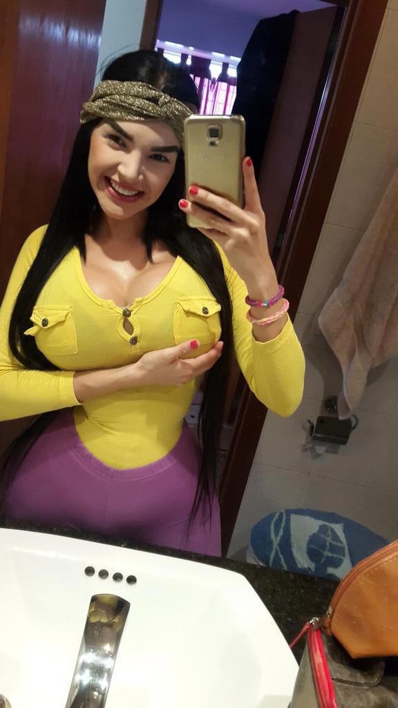 Алера Авендаро, Aleira Avendaro, Алера Авендаро талия, модель носит корсет для талии