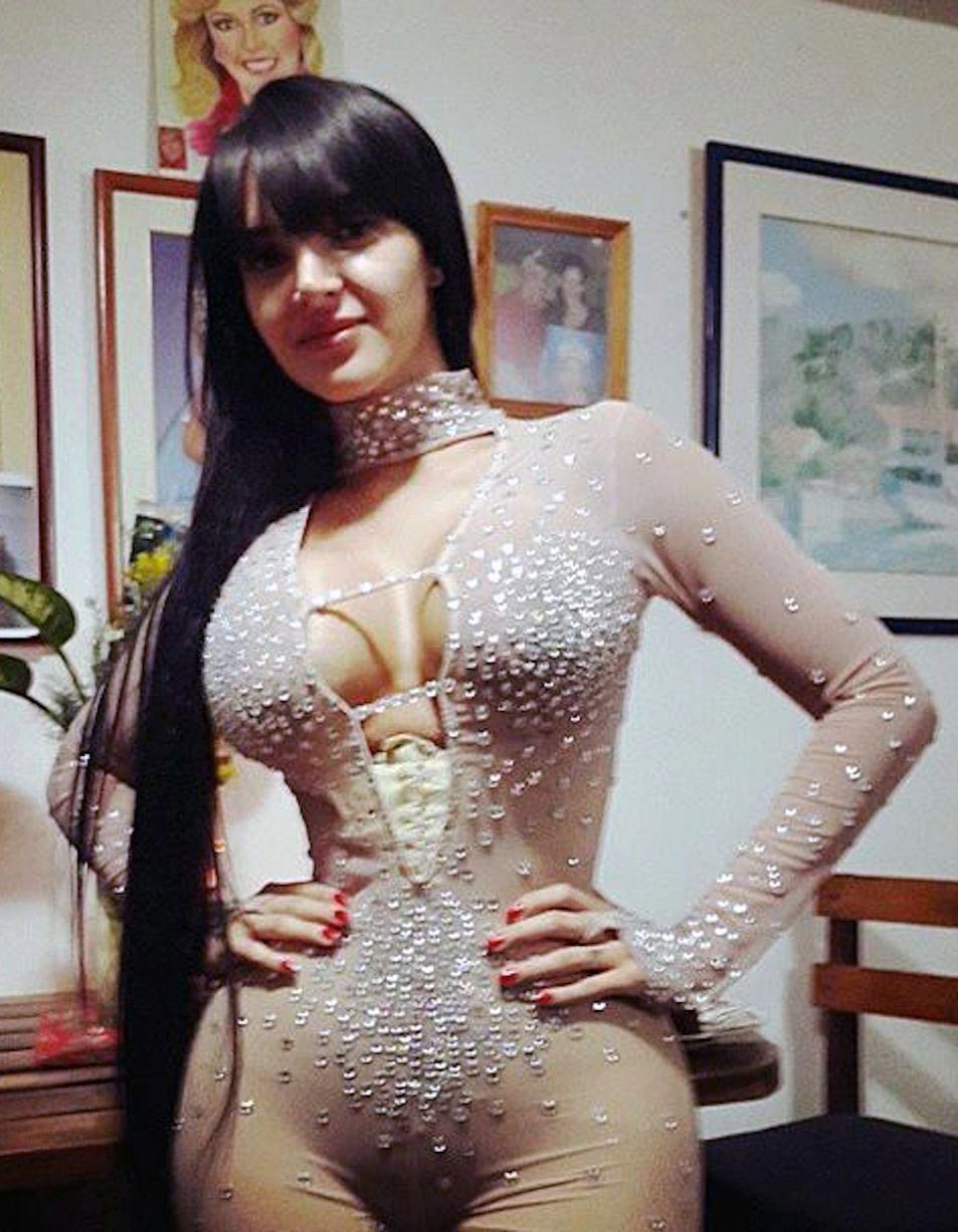 Алера Авендаро, Aleira Avendaro, Алера Авендаро талия, модель носит корсет для талии