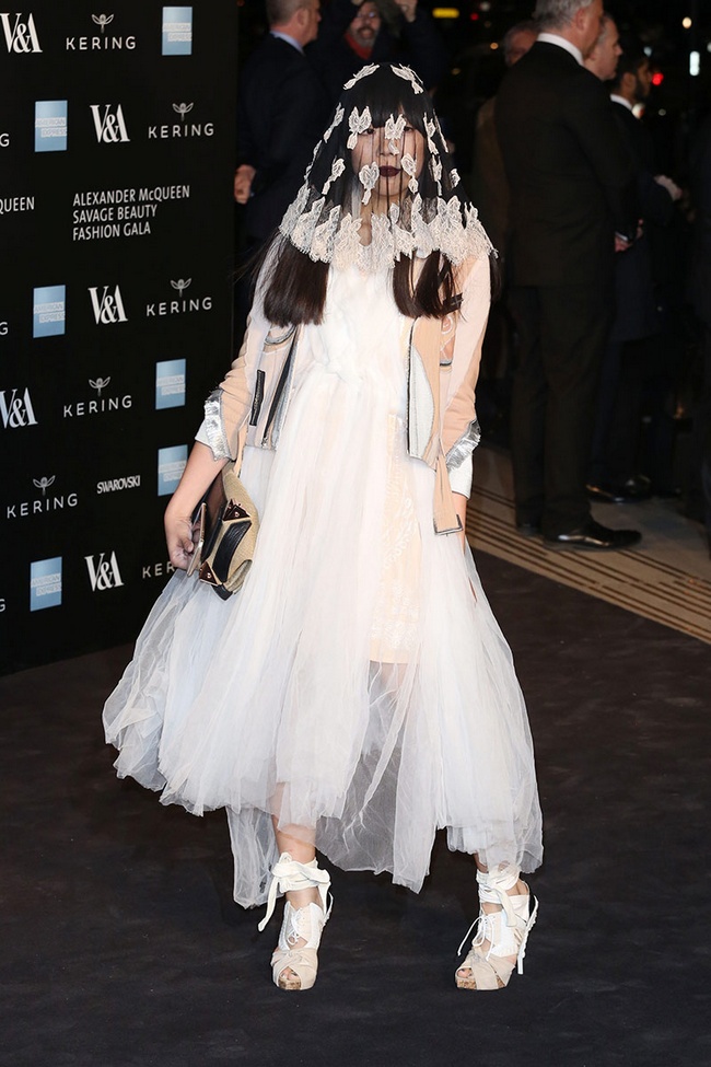 нелепые наряды звёзд, безвкусные наряды знаменитостей