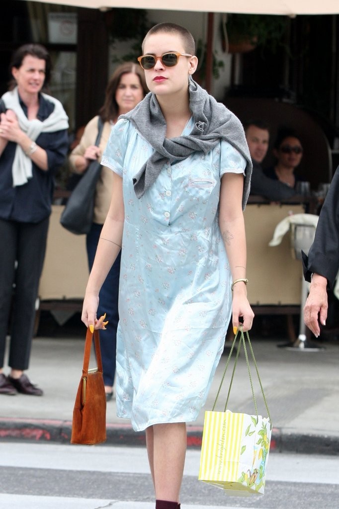 странные наряды знаменитостей, нелепые безвкусные наряды звёзд