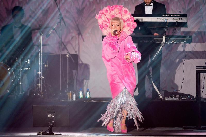 странные наряды знаменитостей, нелепые безвкусные наряды звёзд