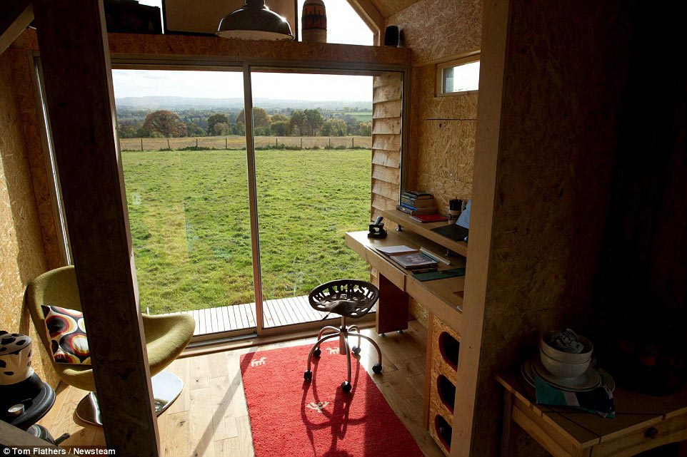 построили дом за 1500 долларов, дешевый маленький дом своими руками, крошечный дом своими руками