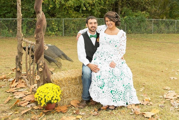 Невеста связала крючком свадебное платье, невеста связала платье за 8 месяцев