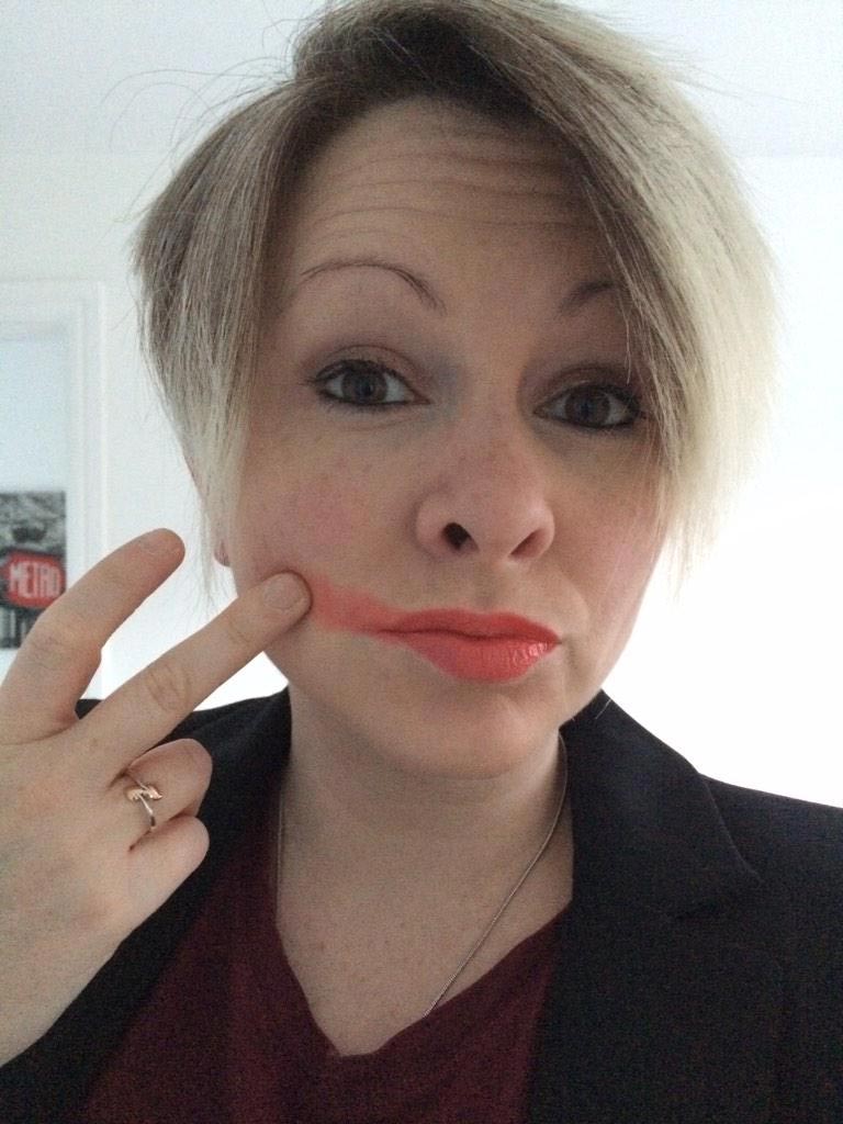 Smear For Smear, Смажь для мазка, #SmearForSmear, кампания против рака шейки матки, женщины о смазанной губной помадой, смазанная губная помада против рака 