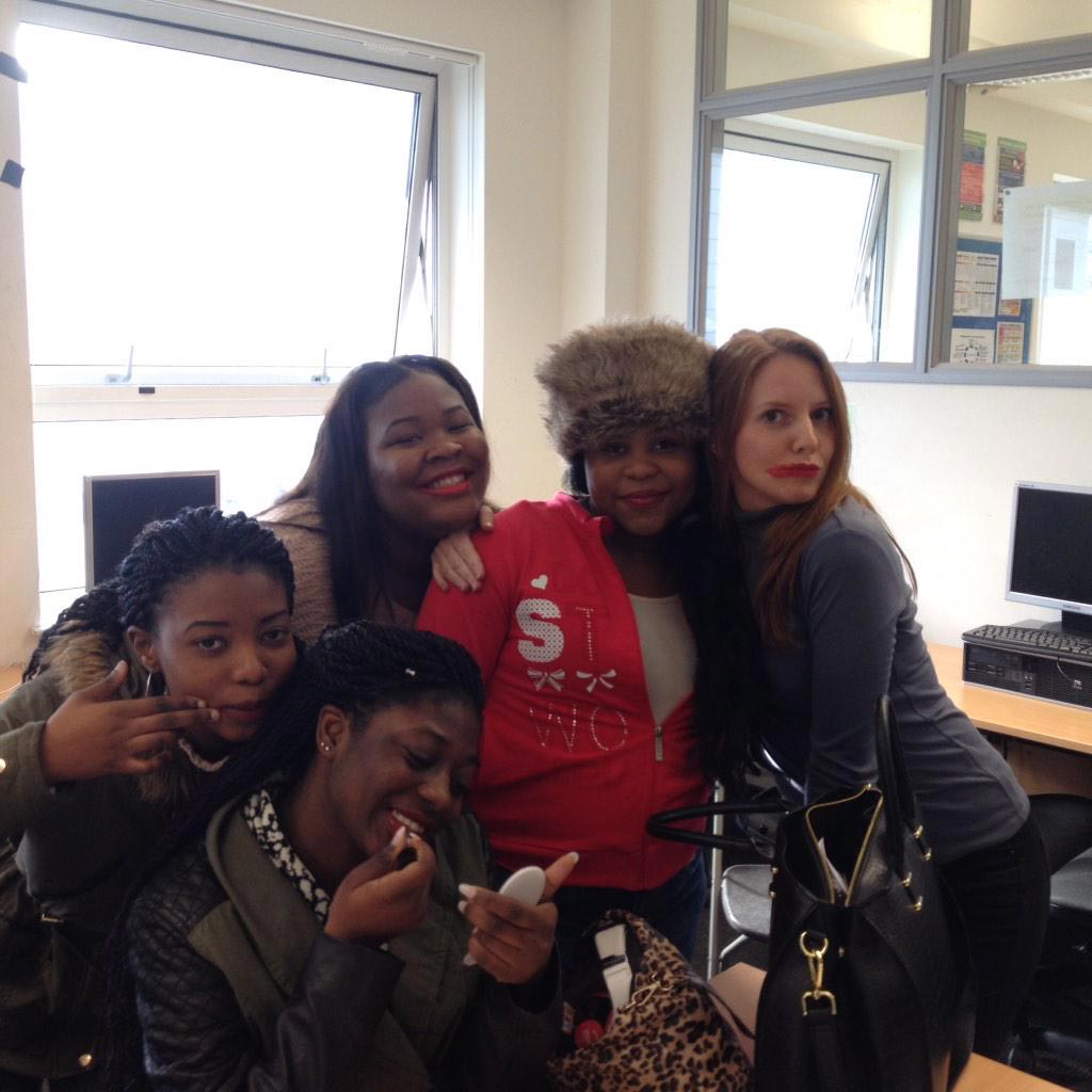 Smear For Smear, Смажь для мазка, #SmearForSmear, кампания против рака шейки матки, женщины о смазанной губной помадой, смазанная губная помада против рака 