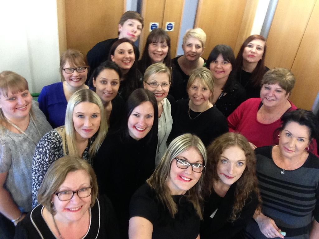 Smear For Smear, Смажь для мазка, #SmearForSmear, кампания против рака шейки матки, женщины о смазанной губной помадой, смазанная губная помада против рака 