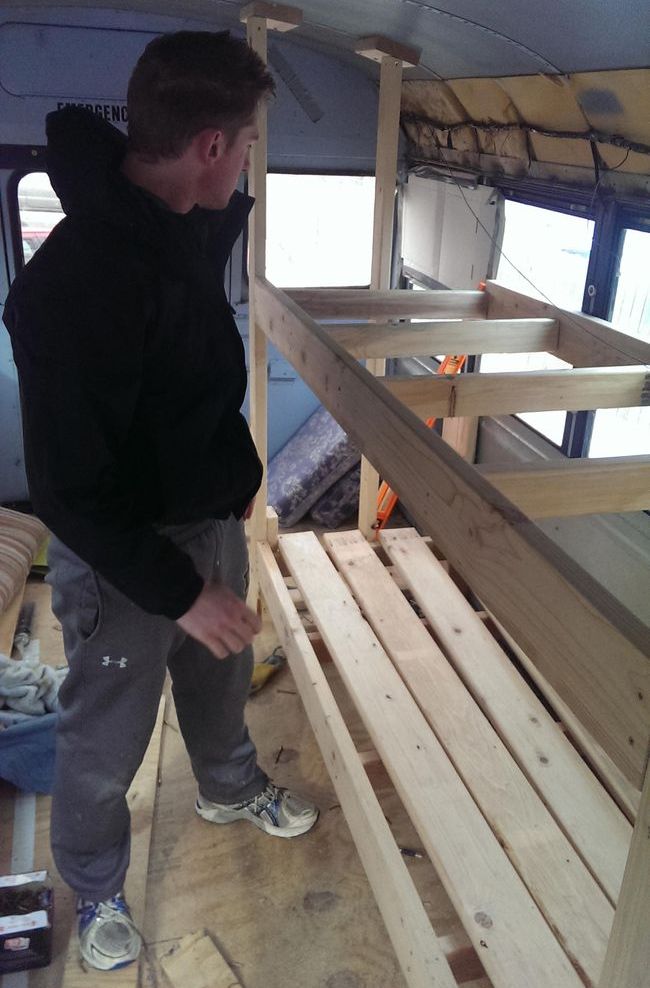 школьный автобус в дом на колесах, превратили автобус в дом на колесах, преобразование автобуса в дом на колесах