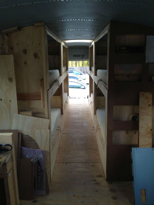 школьный автобус в дом на колесах, превратили автобус в дом на колесах, преобразование автобуса в дом на колесах